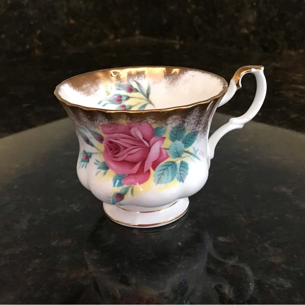 Vintage Royal Albert Sweetheart Roses “Elizabeth” Tea Cup